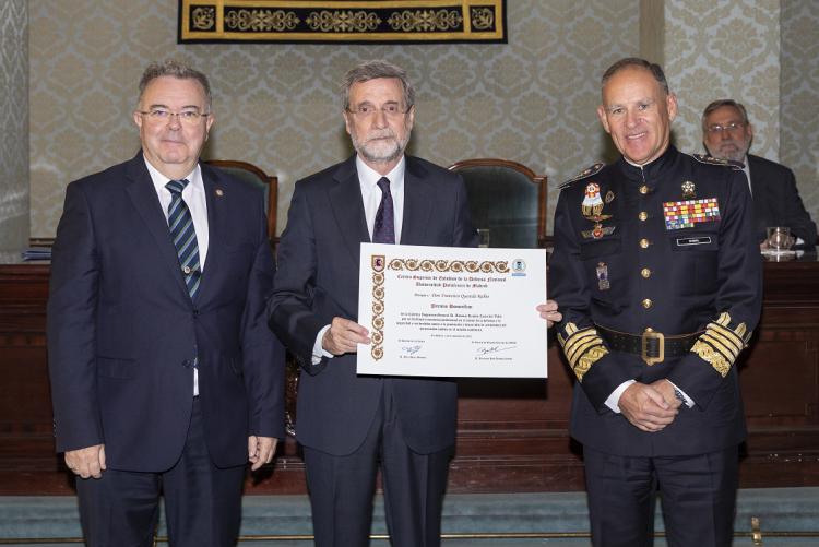 Francisco Quereda receives the "Honorary Award of the General Antonio Remón Zarco del Valle Engineering Chair".