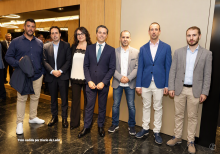 Héctor Baragaño, Yolanda Campos, Ingenieros del area de CIS Emergencias de Isdefe , Miguel Velloso gerente de Estrategia, Organización y Procesos,  Diego Domínguez, codirector Cátedra Isdefe-Universidad de león (junto a Luis Montero gerente de Emergencias, Seguridad e Inteligencia de Isdefe),  y que ha sido el encargado de recoger el premio,  Eduardo García y Andrés Merino del grupo de Física de la Atmósfera de la Universidad de León y  Adrián Delgado del grupo de Tecnología Aeroespacial  de la Ule  