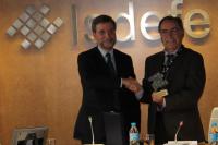Vicente Ortega recibe un homenaje por su labor como director de la cátedra Isdefe-UPM
